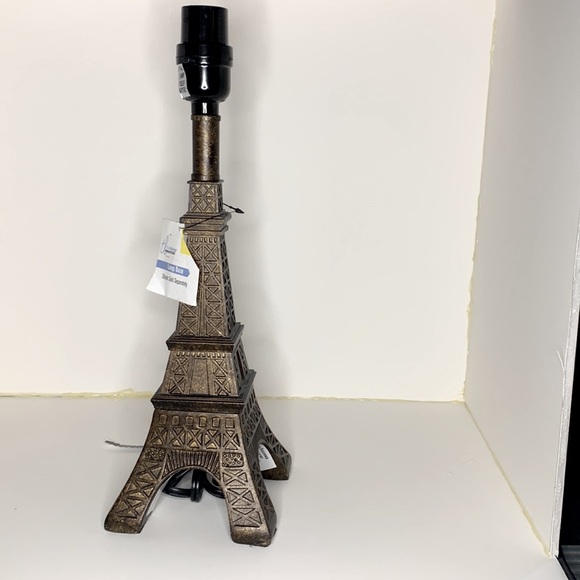 Eiffel Tower - Picture 2 of 4
